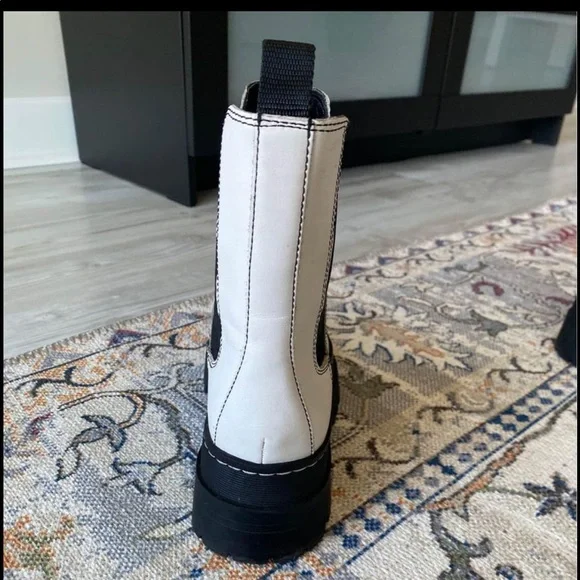 Women’s 8.5 Marc fisher White Platform Boots - Picture 4 of 10